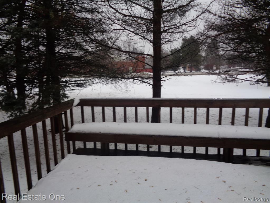 318 HAMPTON Court, South Lyon, MI 48178 — Photo 8