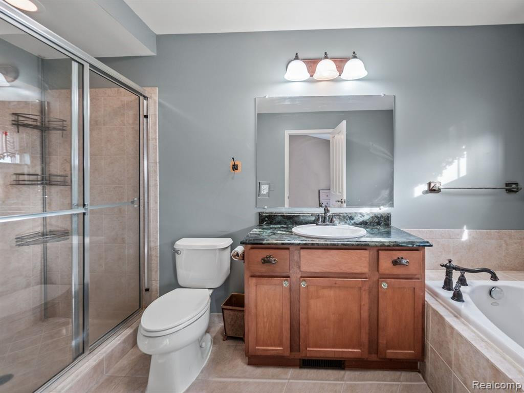 8102 HERON HILLS Drive, Walled Lake, MI 48390 — Photo 12
