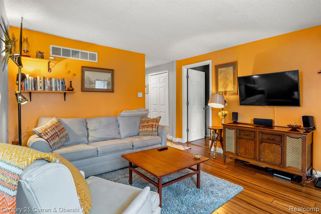 708 VIRGINIA, Ypsilanti, MI 48198 — Photo 3