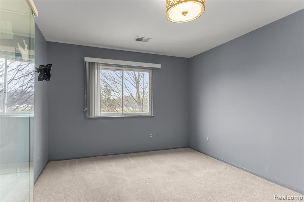 27360 EVERGREEN Road, Lathrup Village, MI 48076 — Photo 17