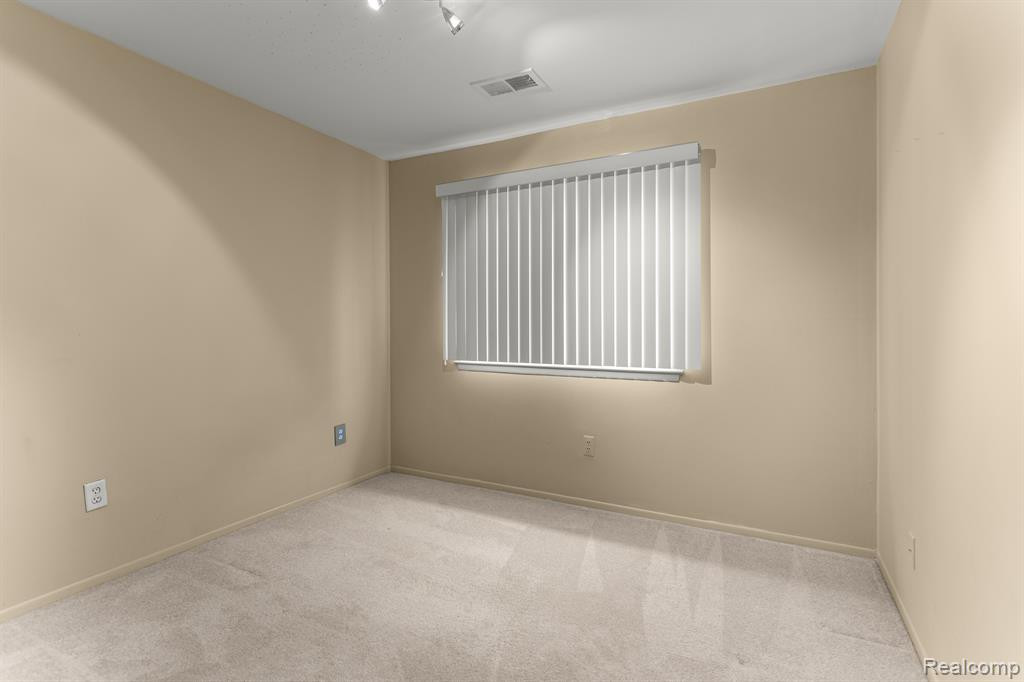 27360 EVERGREEN Road, Lathrup Village, MI 48076 — Photo 22