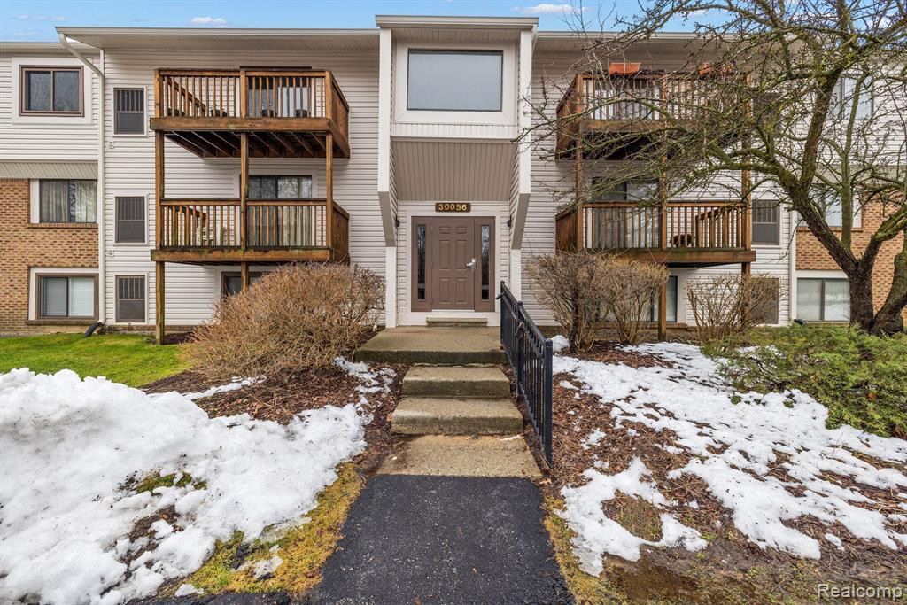 30056 W 12 MILE Road, 81, Farmington Hills, MI 48334 — front exterior