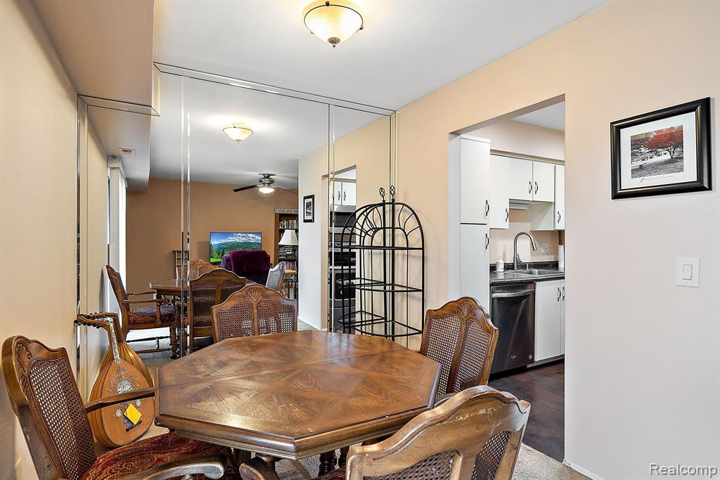 30056 W 12 MILE Road, 81, Farmington Hills, MI 48334 — Photo 7