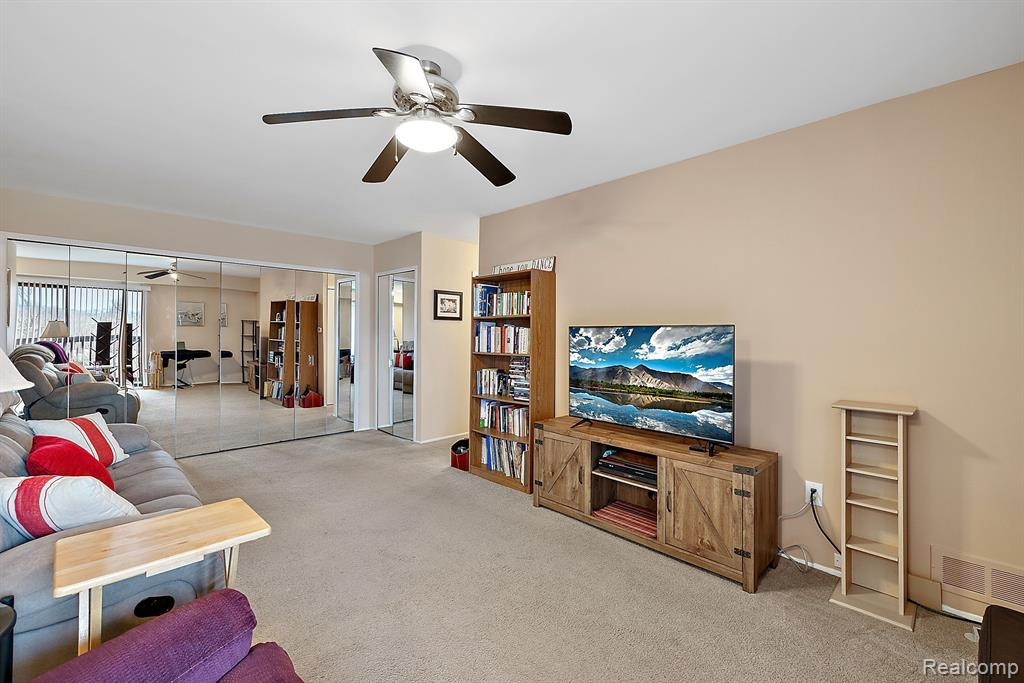 30056 W 12 MILE Road, 81, Farmington Hills, MI 48334 — Photo 10