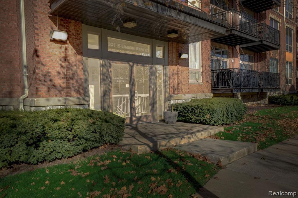 101 S UNION Street, 317, Plymouth, MI 48170 — Photo 2