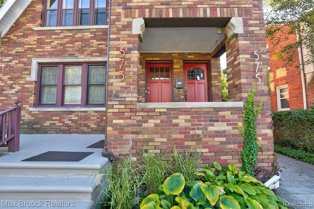573 W BRECKENRIDGE Street, Ferndale, MI 48220 — Photo 3