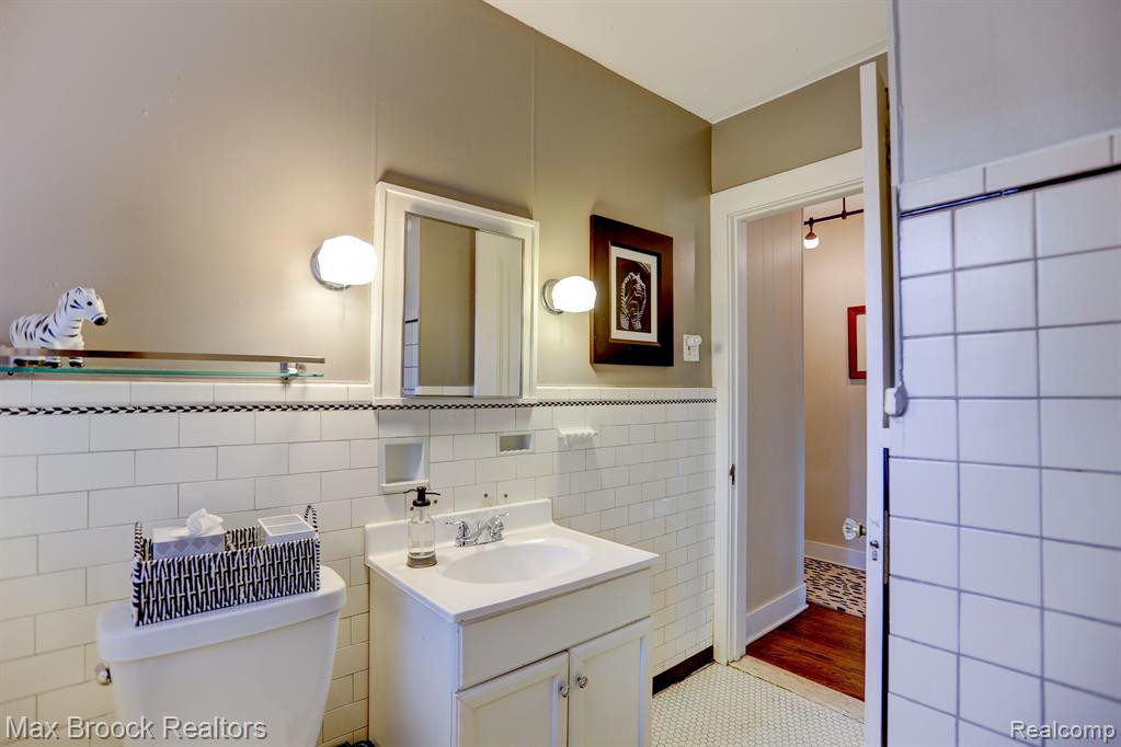 573 W BRECKENRIDGE Street, Ferndale, MI 48220 — Photo 18
