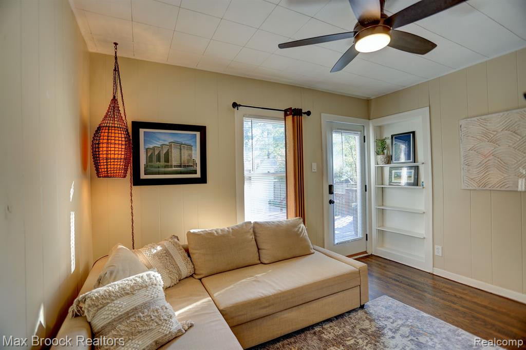 573 W BRECKENRIDGE Street, Ferndale, MI 48220 — Photo 21