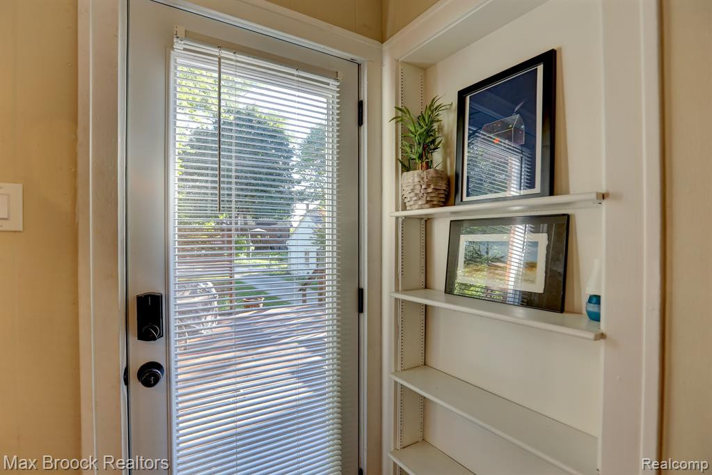 573 W BRECKENRIDGE Street, Ferndale, MI 48220 — Photo 22