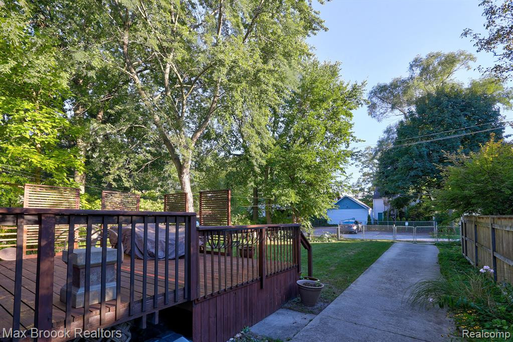 573 W BRECKENRIDGE Street, Ferndale, MI 48220 — Photo 24