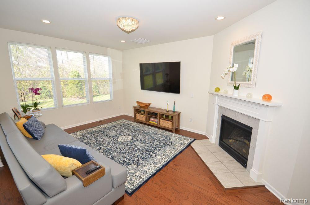 24823 IVY, Novi, MI — Photo 2
