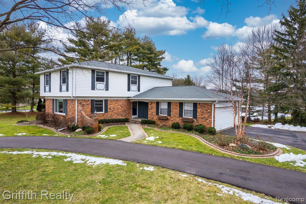 5123 KENICOTT Trail, Brighton, MI 48114 — front exterior