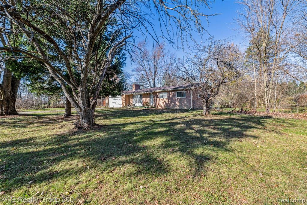 9118 CALKINS Road, Flint, MI 48532 — Photo 4