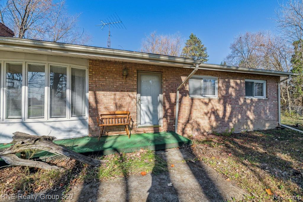 9118 CALKINS Road, Flint, MI 48532 — Photo 5
