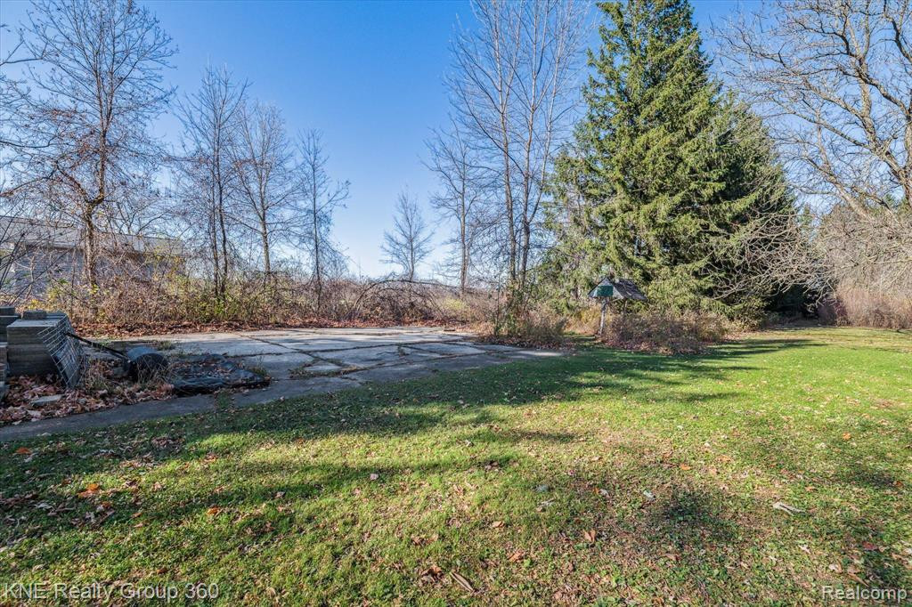 9118 CALKINS Road, Flint, MI 48532 — Photo 12