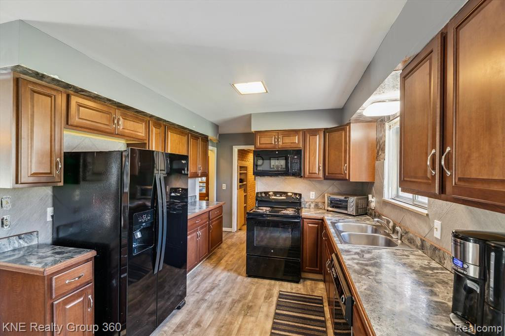 9118 CALKINS Road, Flint, MI 48532 — Photo 19