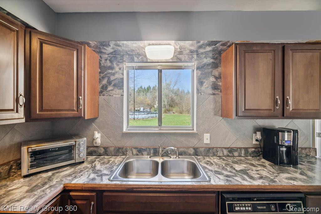 9118 CALKINS Road, Flint, MI 48532 — Photo 20