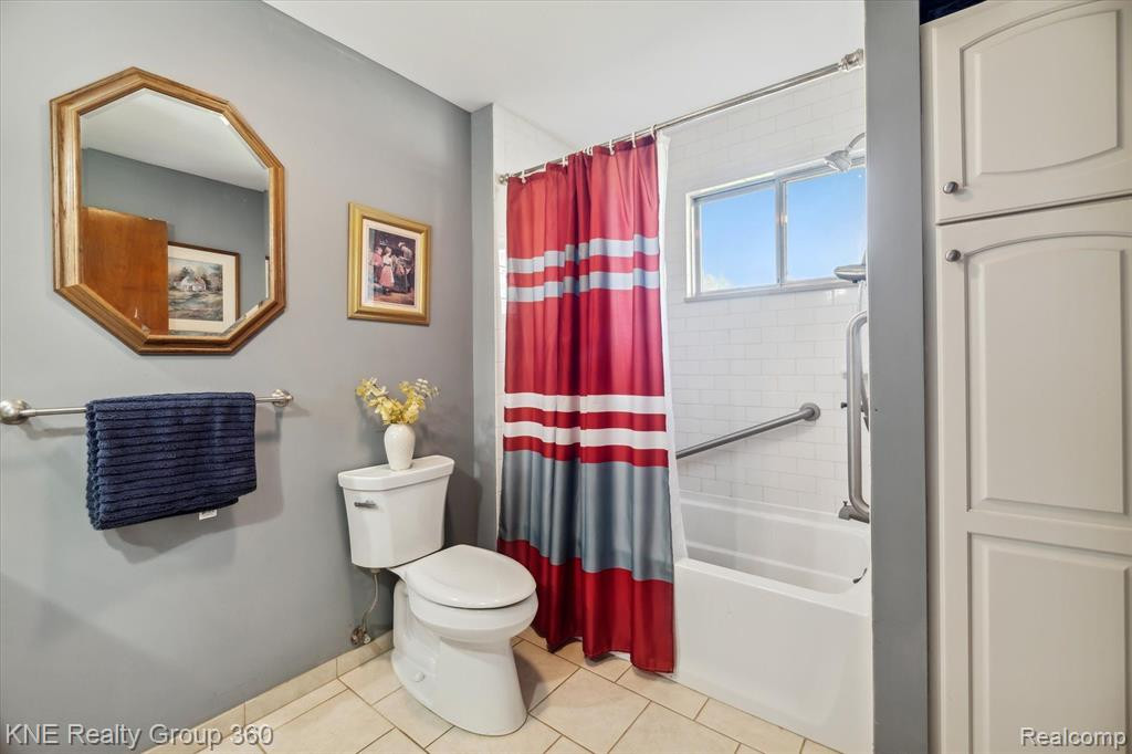 9118 CALKINS Road, Flint, MI 48532 — Photo 28