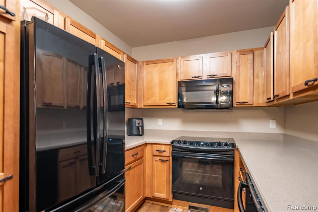 5782 HAMPSHIRE Lane, Ypsilanti, MI 48197 — Photo 3