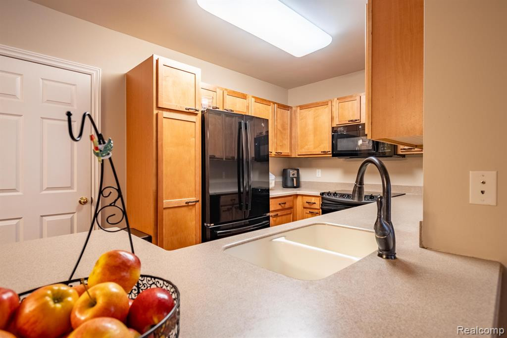 5782 HAMPSHIRE Lane, Ypsilanti, MI 48197 — Photo 12