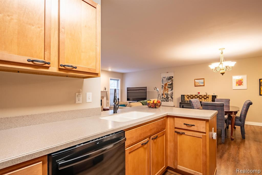 5782 HAMPSHIRE Lane, Ypsilanti, MI 48197 — Photo 13