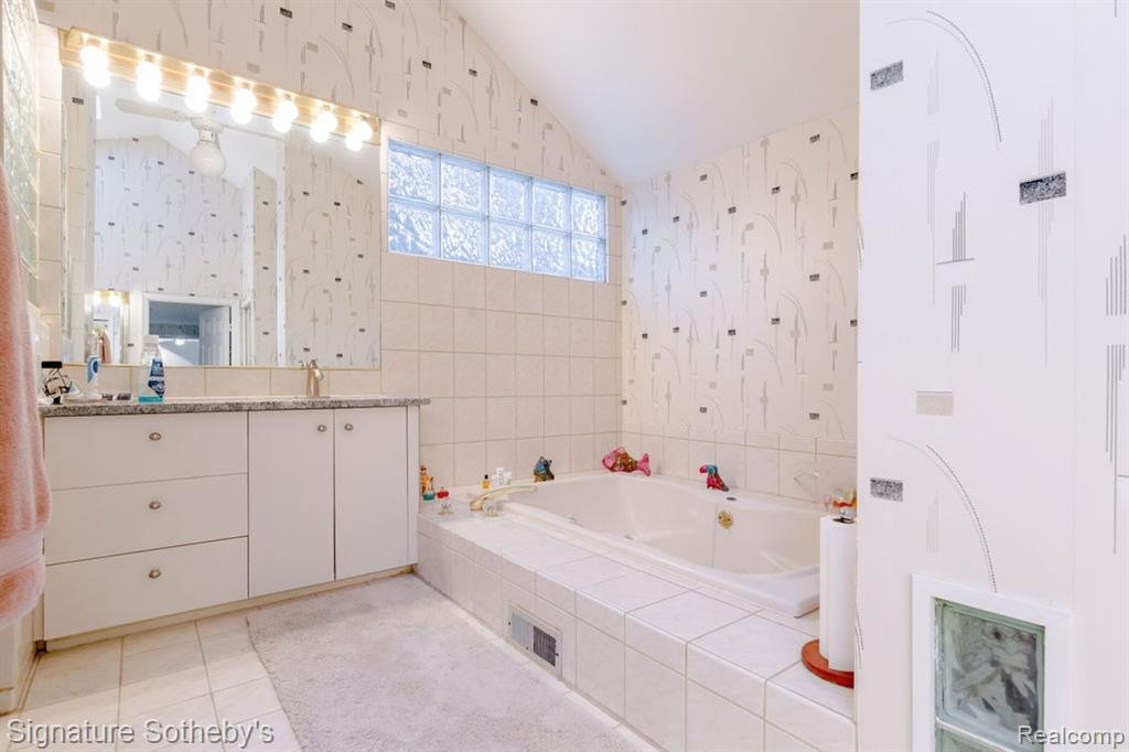 4717 Heather, Bloomfield Hills, MI 48301 — Photo 20