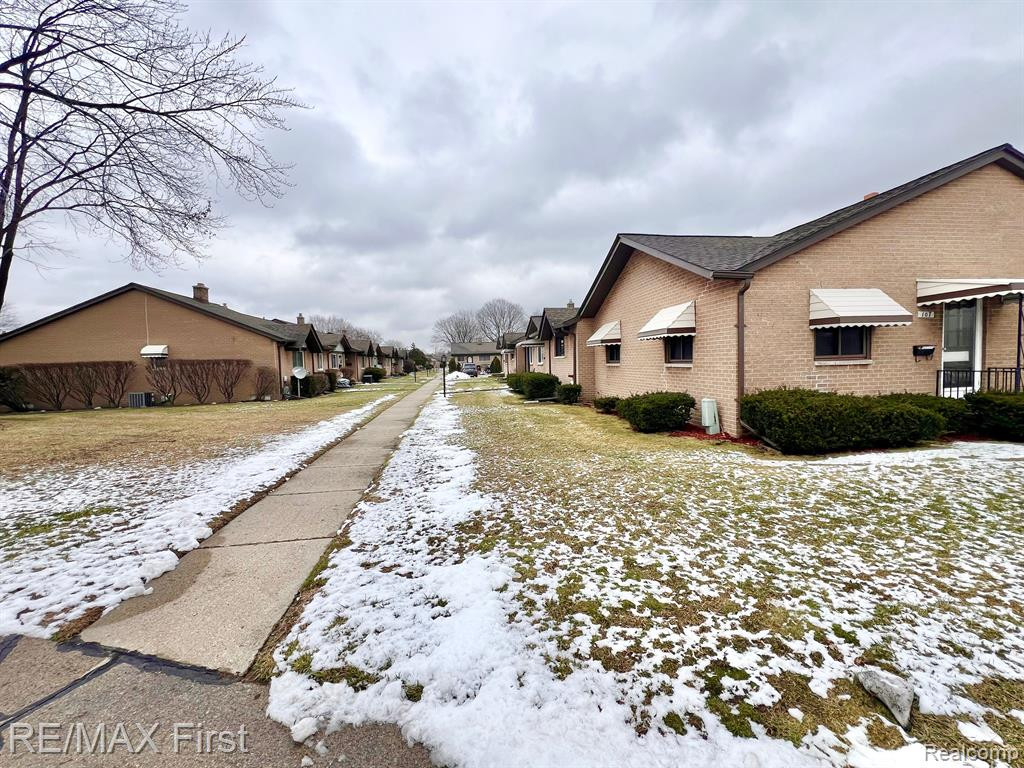 8401 18 MILE Road, 107, Sterling Heights, MI 48313 — Photo 4
