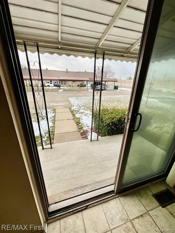 8401 18 MILE Road, 107, Sterling Heights, MI 48313 — Photo 7