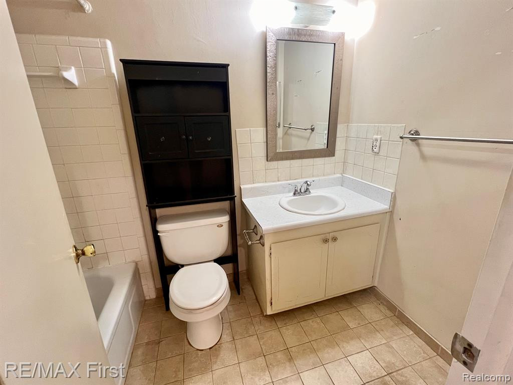 8401 18 MILE Road, 107, Sterling Heights, MI 48313 — Photo 11
