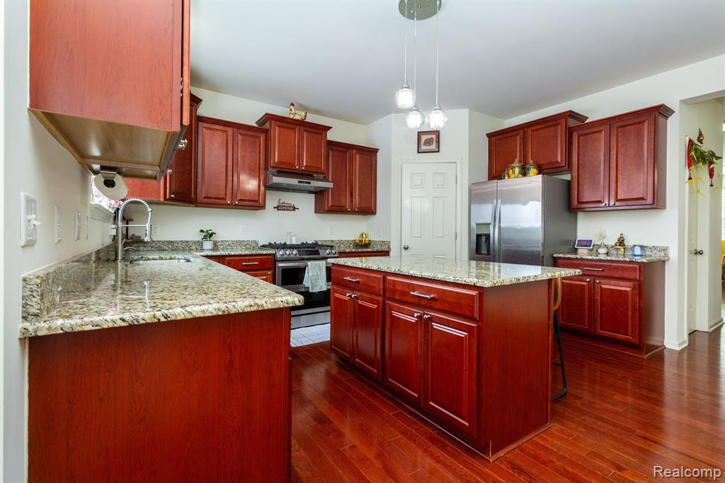 51125 HALLFIELD Street, Novi, MI — Photo 17