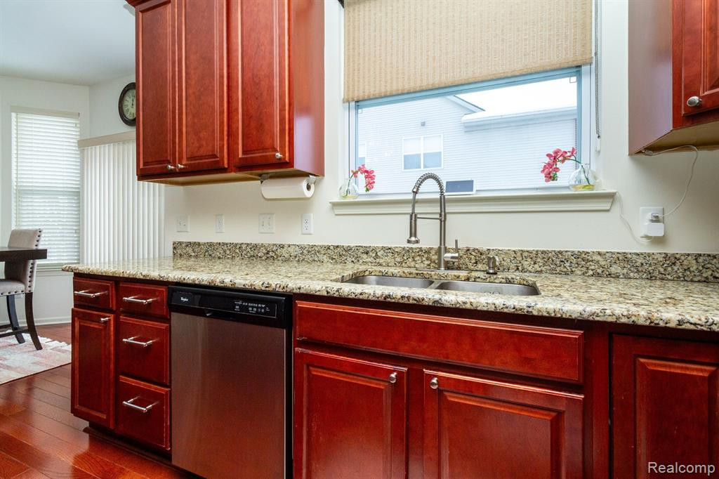 51125 HALLFIELD Street, Novi, MI — Photo 18