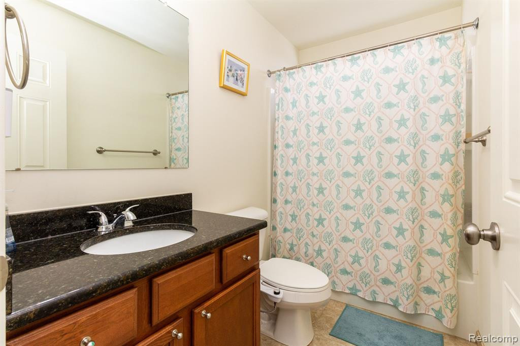 51125 HALLFIELD Street, Novi, MI — Photo 32