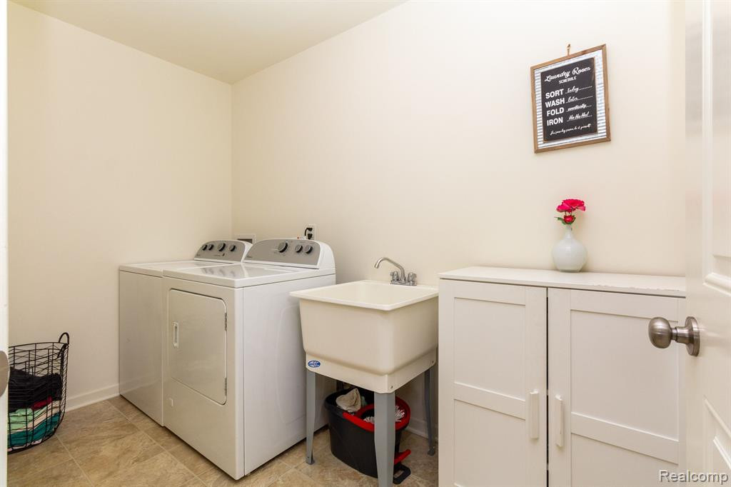 51125 HALLFIELD Street, Novi, MI — Photo 33