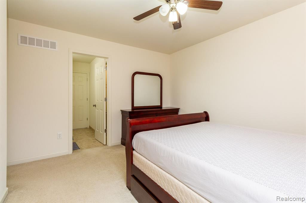51125 HALLFIELD Street, Novi, MI — Photo 39