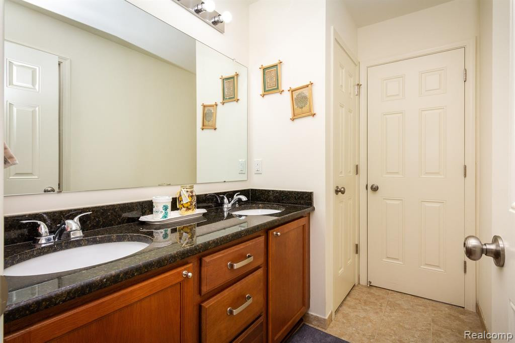 51125 HALLFIELD Street, Novi, MI — Photo 41