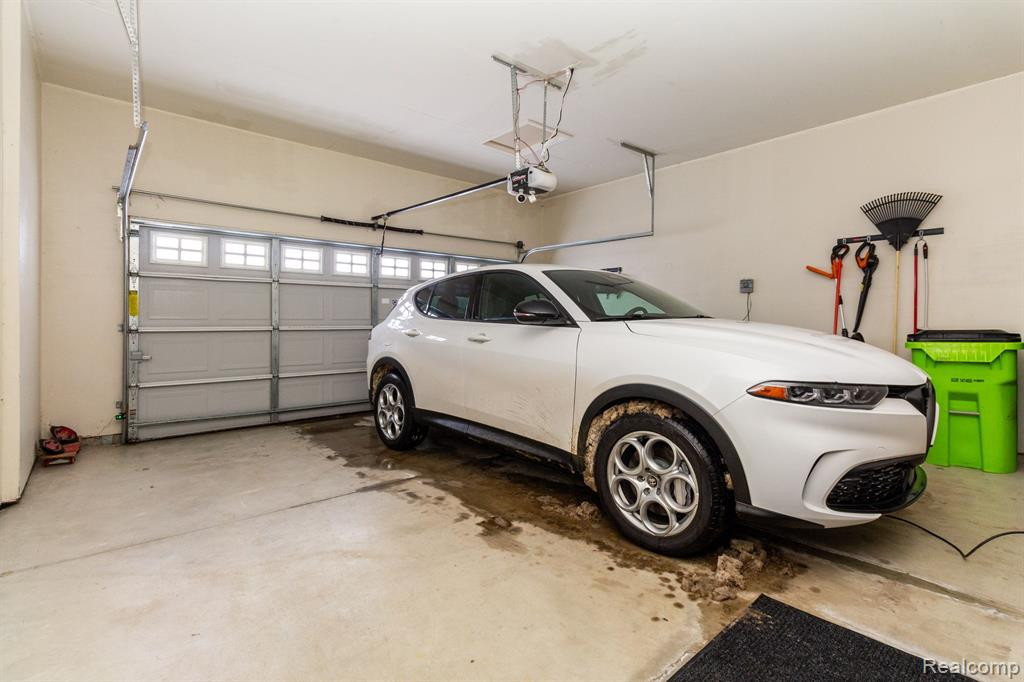 51125 HALLFIELD Street, Novi, MI — Photo 46