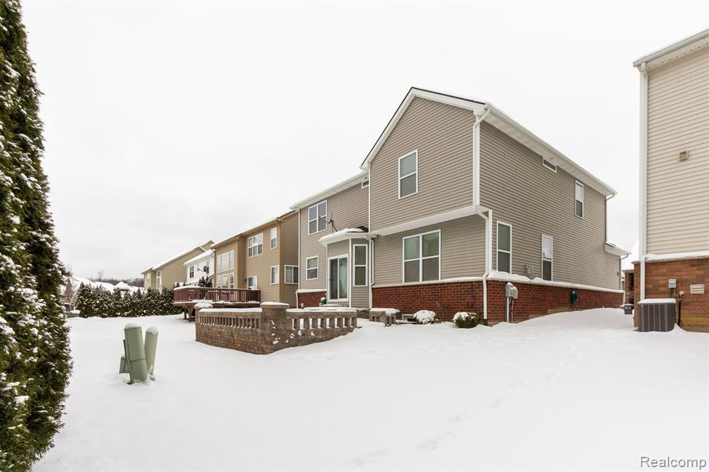 51125 HALLFIELD Street, Novi, MI — Photo 52