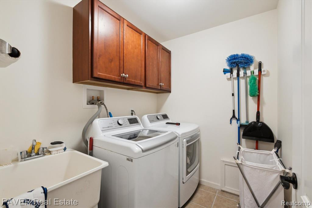 8536 PARKRIDGE Drive, Dexter, MI 48130 — Photo 23