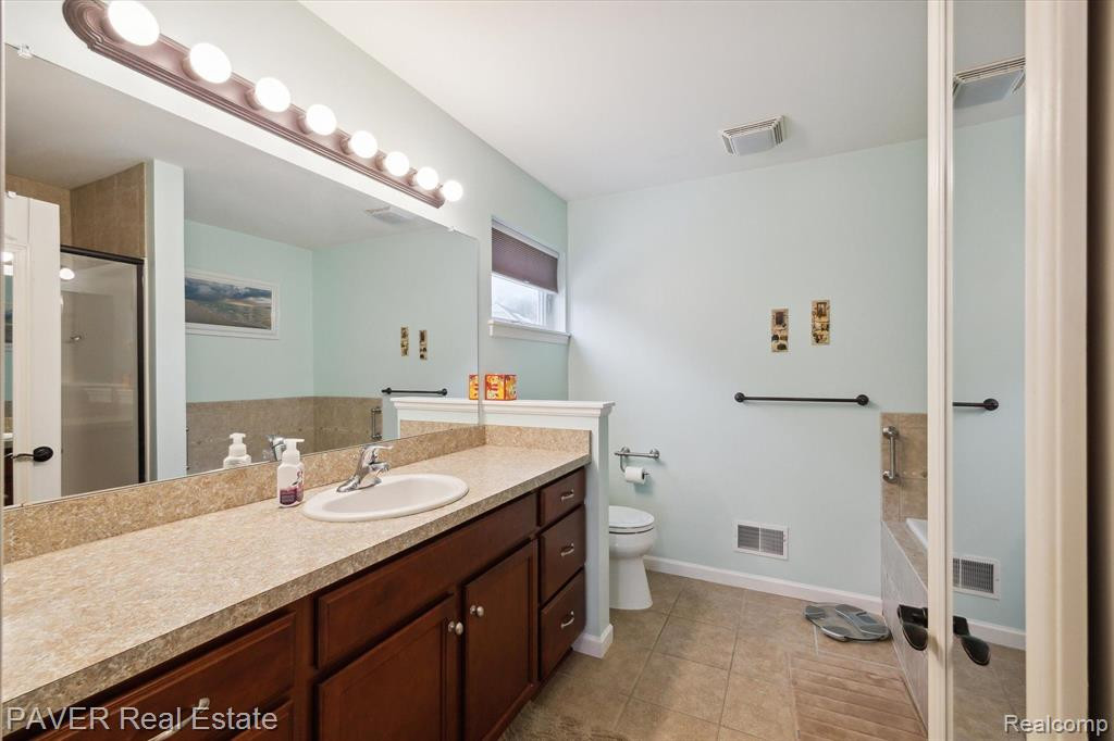 8536 PARKRIDGE Drive, Dexter, MI 48130 — Photo 28