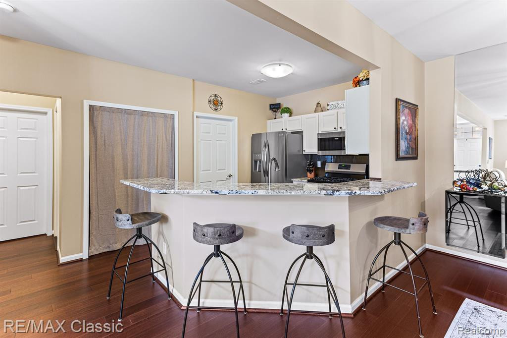 26105 Chesapeake Circle, Walled Lake, MI 48390 — Photo 9