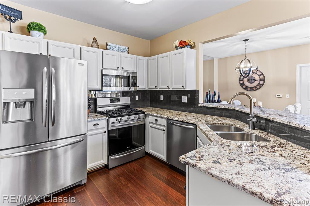 26105 Chesapeake Circle, Walled Lake, MI 48390 — Photo 10