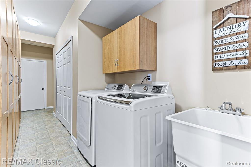 26105 Chesapeake Circle, Walled Lake, MI 48390 — Photo 24