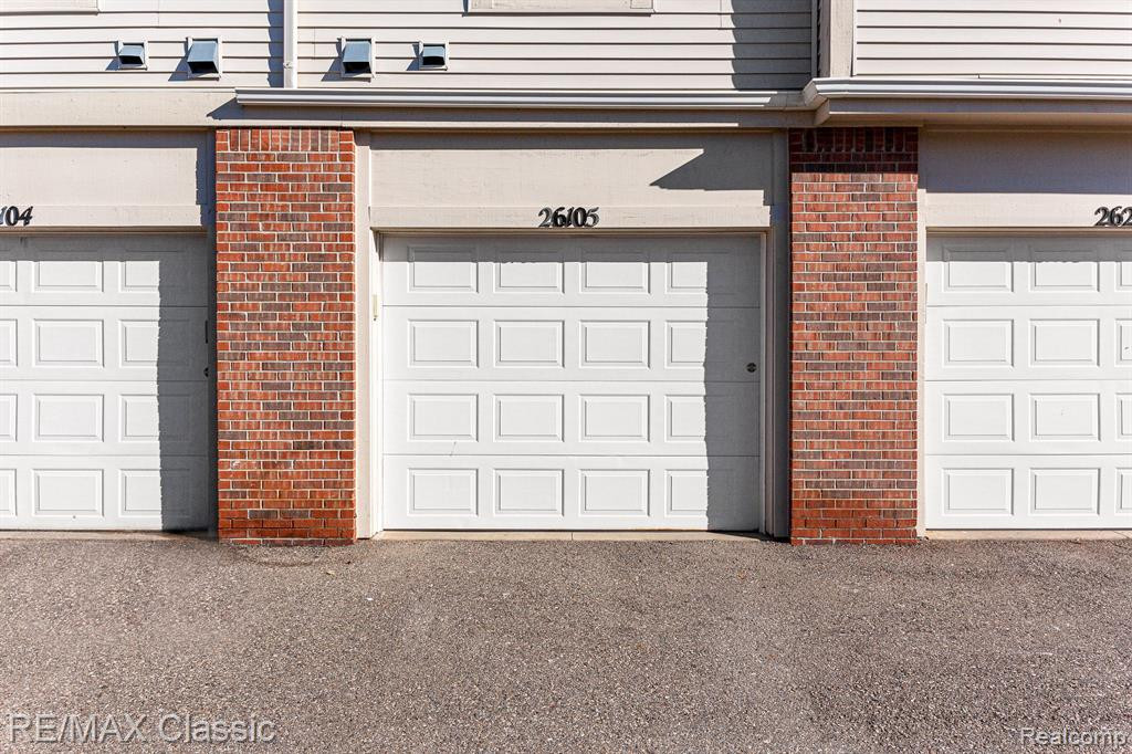 26105 Chesapeake Circle, Walled Lake, MI 48390 — Photo 26