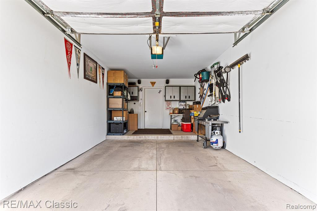 26105 Chesapeake Circle, Walled Lake, MI 48390 — Photo 27