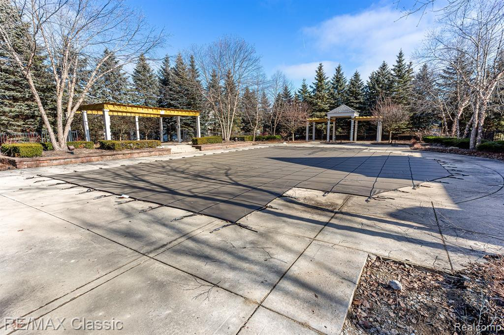 26105 Chesapeake Circle, Walled Lake, MI 48390 — Photo 30