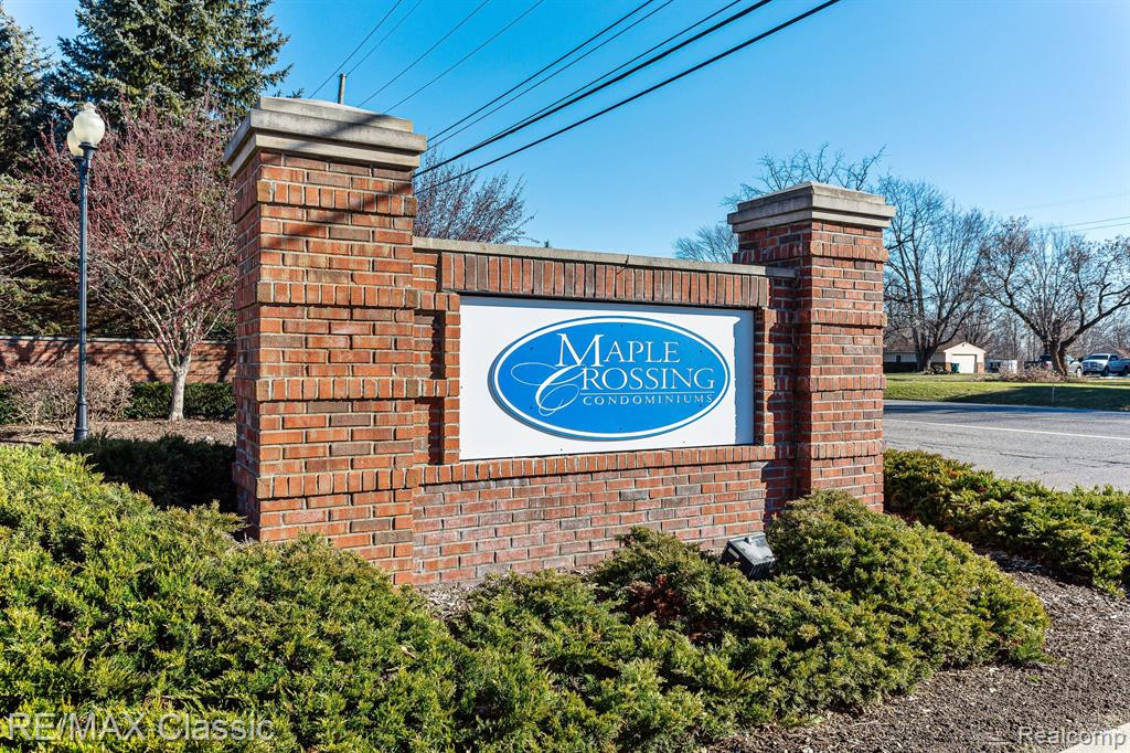 26105 Chesapeake Circle, Walled Lake, MI 48390 — Photo 33