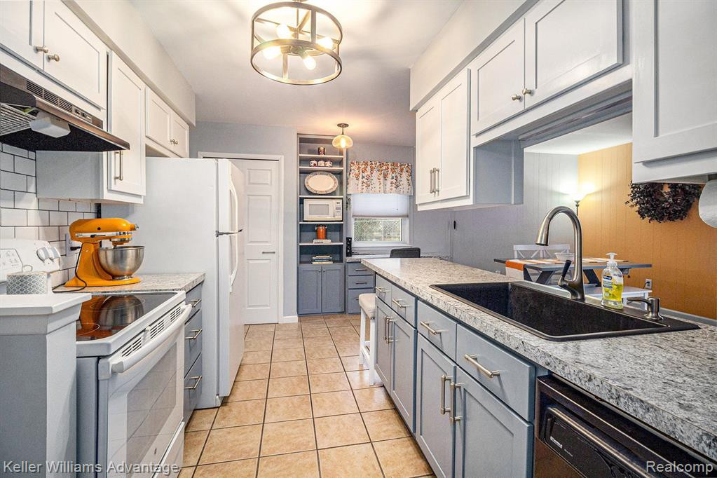 407 Winchester Street, South Lyon, MI 48178 — Photo 6