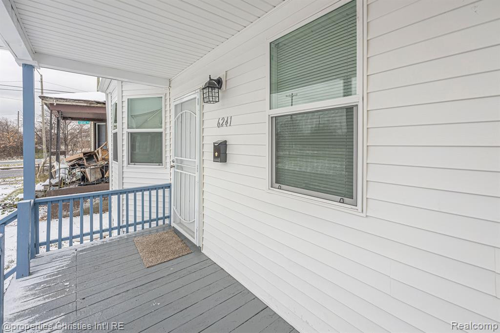 6241 HOLCOMB Street, Detroit, MI 48213 — Photo 2