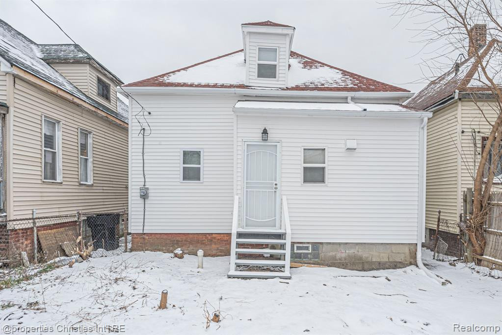 6241 HOLCOMB Street, Detroit, MI 48213 — Photo 5