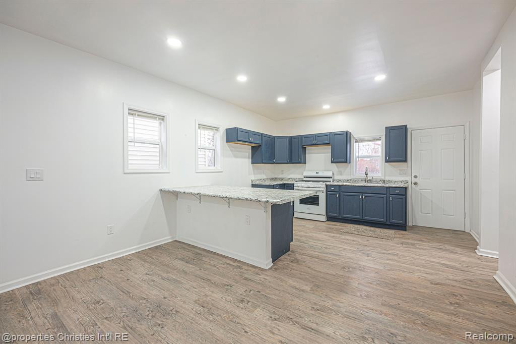 6241 HOLCOMB Street, Detroit, MI 48213 — Photo 9